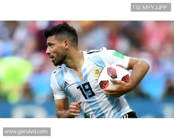 足球巨星精彩绝伦的进攻与防守动作解析揭秘球场上的每一次激情碰撞