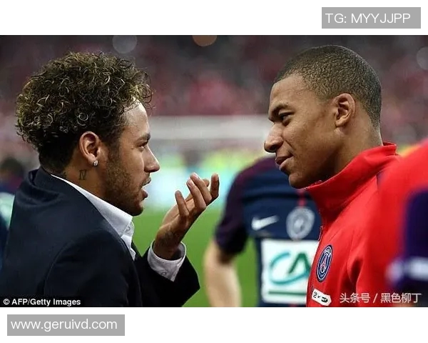 足球撞脸球星大揭秘：这些球员长得像谁引发热议