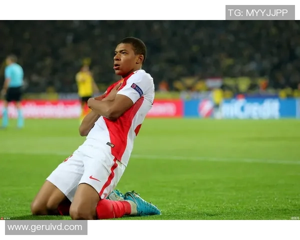 三位足球巨星携手带娃展现父爱魅力与生活平衡的真实面貌